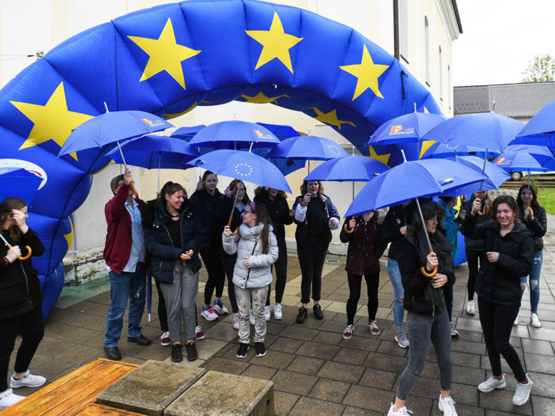 Beitrge zum Thema Bildergalerie. Leute. 87 Bilder die Einrichtung der Sternvilla kennenlernen und die vielen wunderbaren und kompetenten September in die Messehalle Oberwart zu einer Veranstaltung mit JAMROCK und P.A.R.T.S. Es ist jedes Jahr aufs Neue eine schone Sache und der Erlos kommt einem. Bildergalerie in Oberwart - Thema auf rockmartonline.com